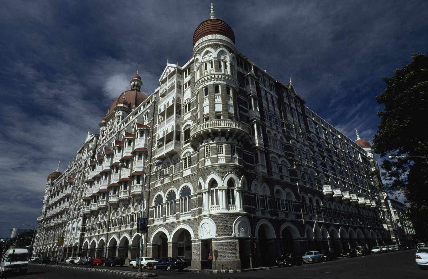 30-facts-about-haunted-hotels
