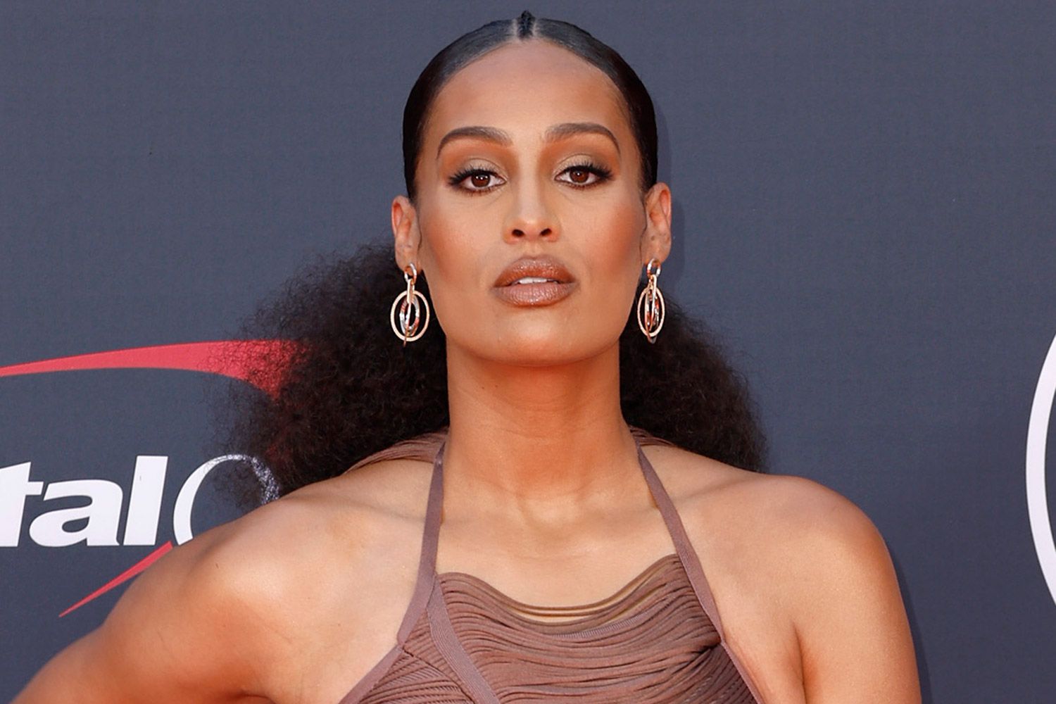 30-facts-about-skylar-diggins-smith