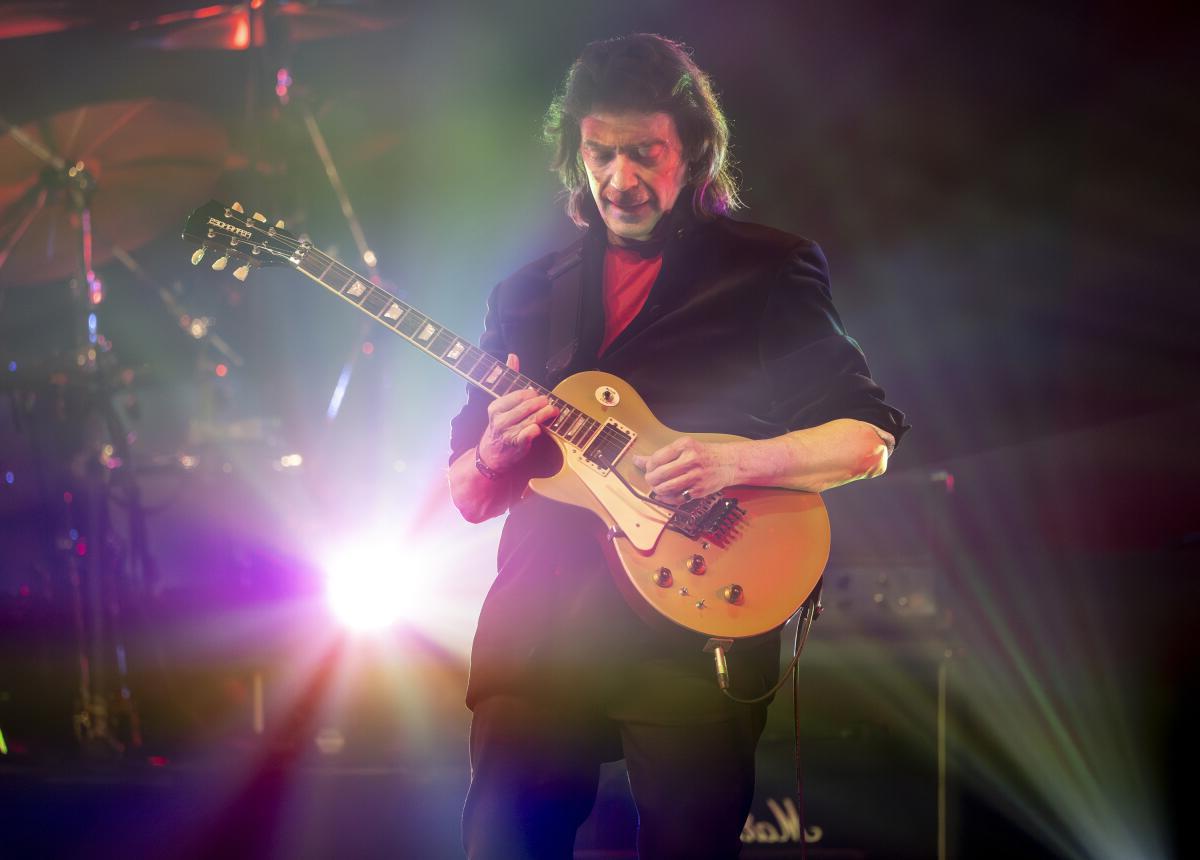 30-facts-about-steve-hackett