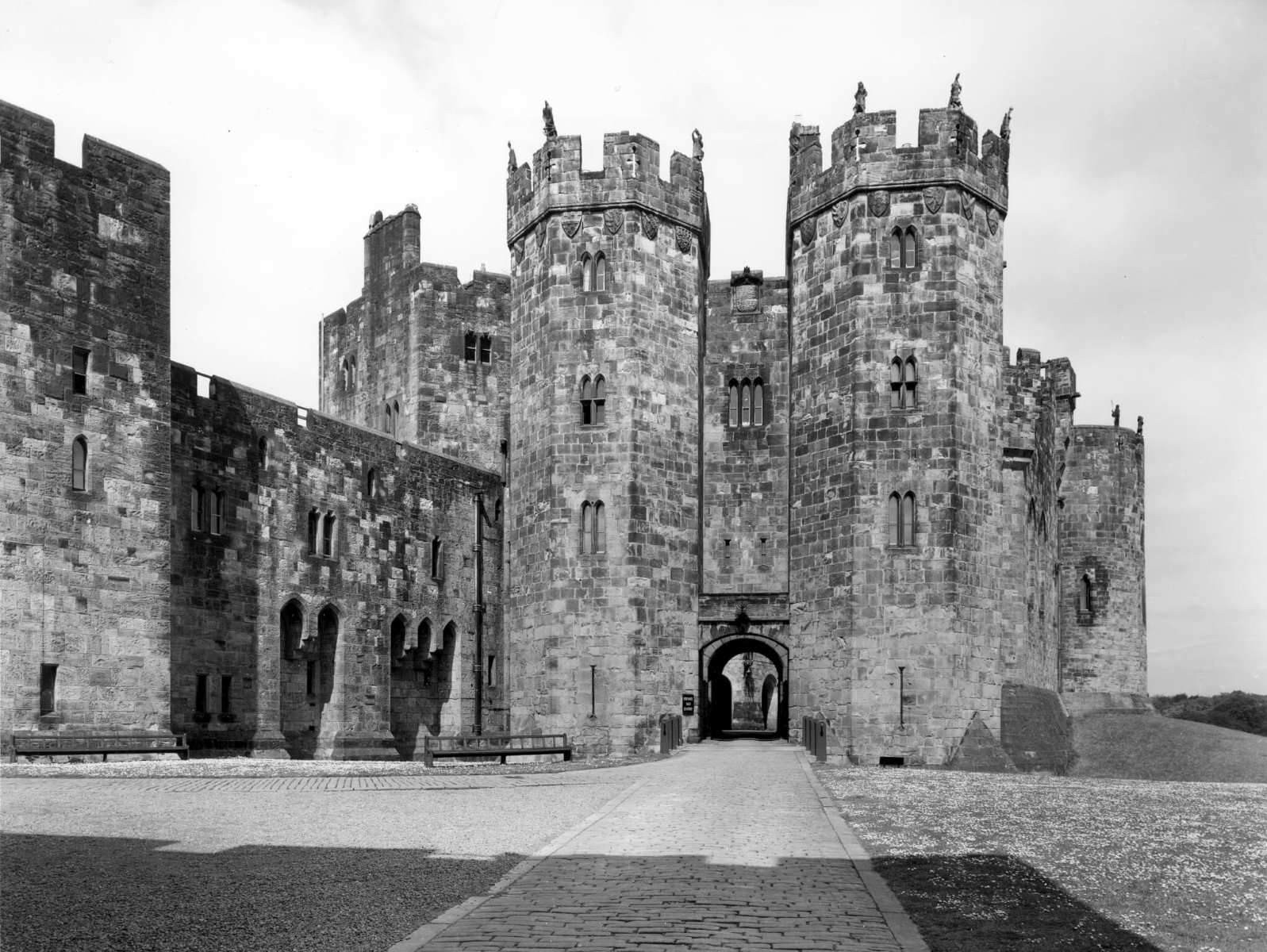 37-facts-about-haunted-castles