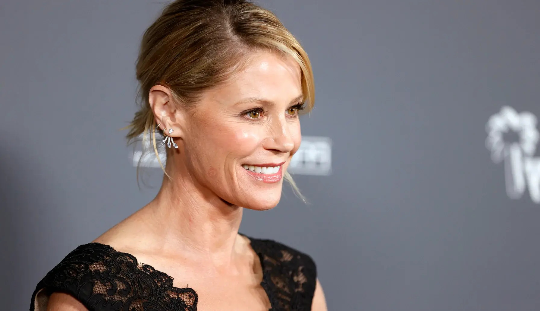 50-facts-about-julie-bowen