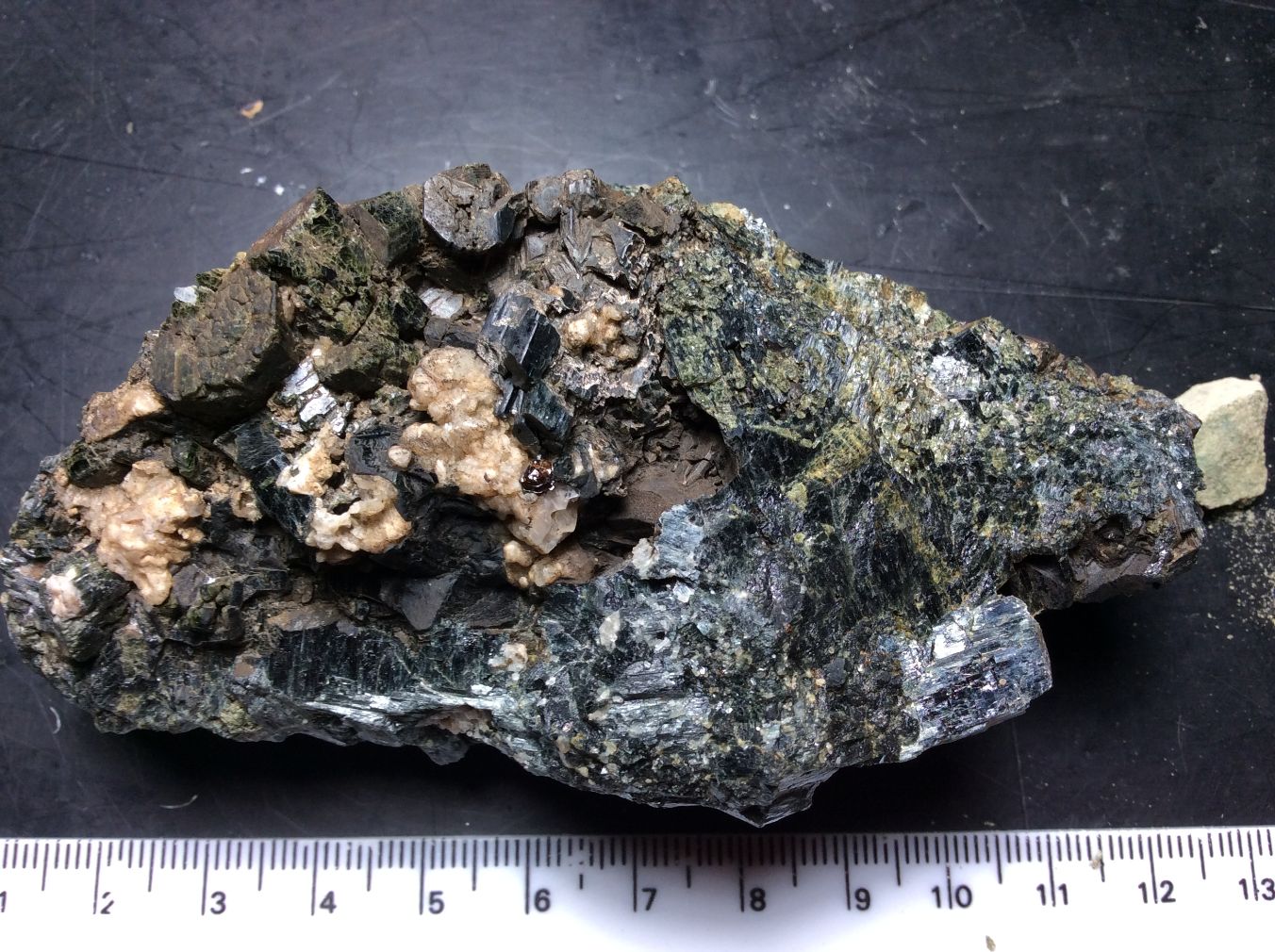 30-facts-about-hedenbergite