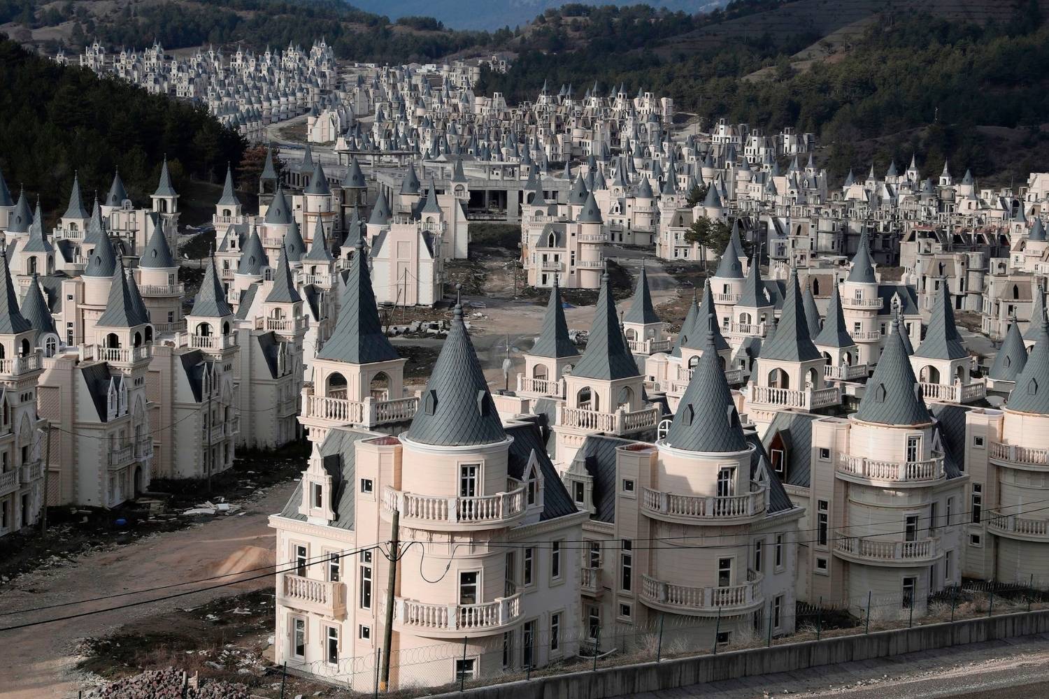 35-facts-about-abandoned-castles