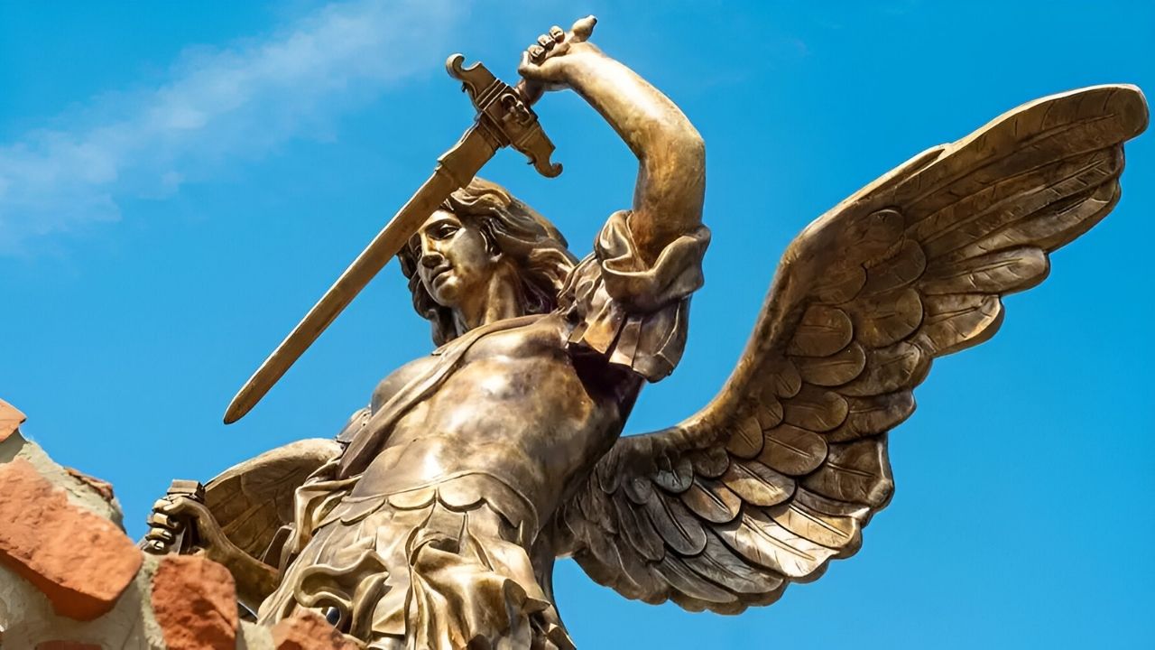 35-facts-about-carlos-alonso-st-michael-statue