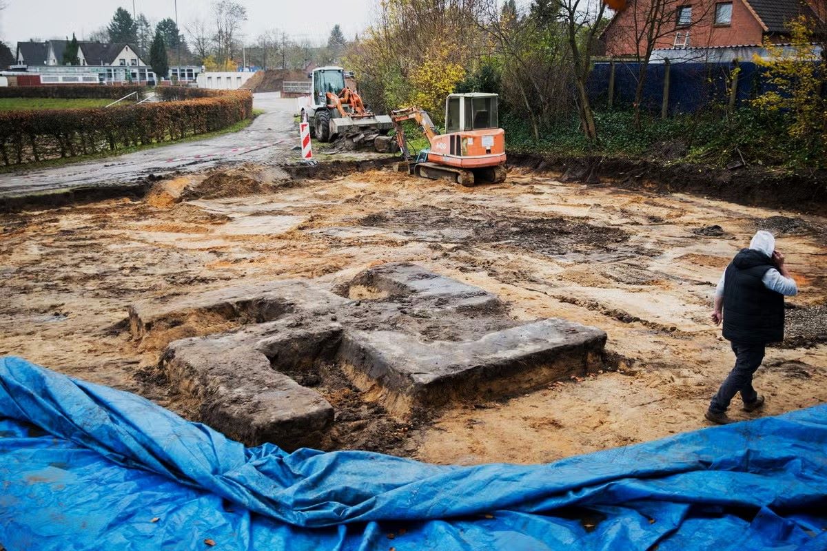 35-facts-about-giant-swastika-unearthed-hamburg