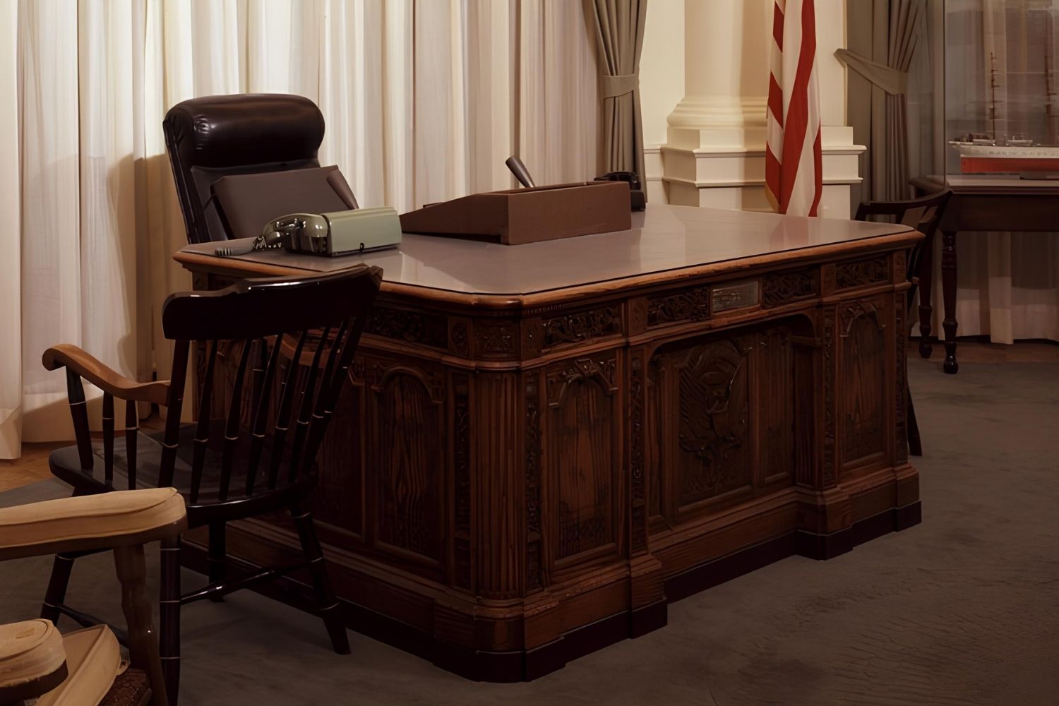 37-facts-about-the-resolute-desk