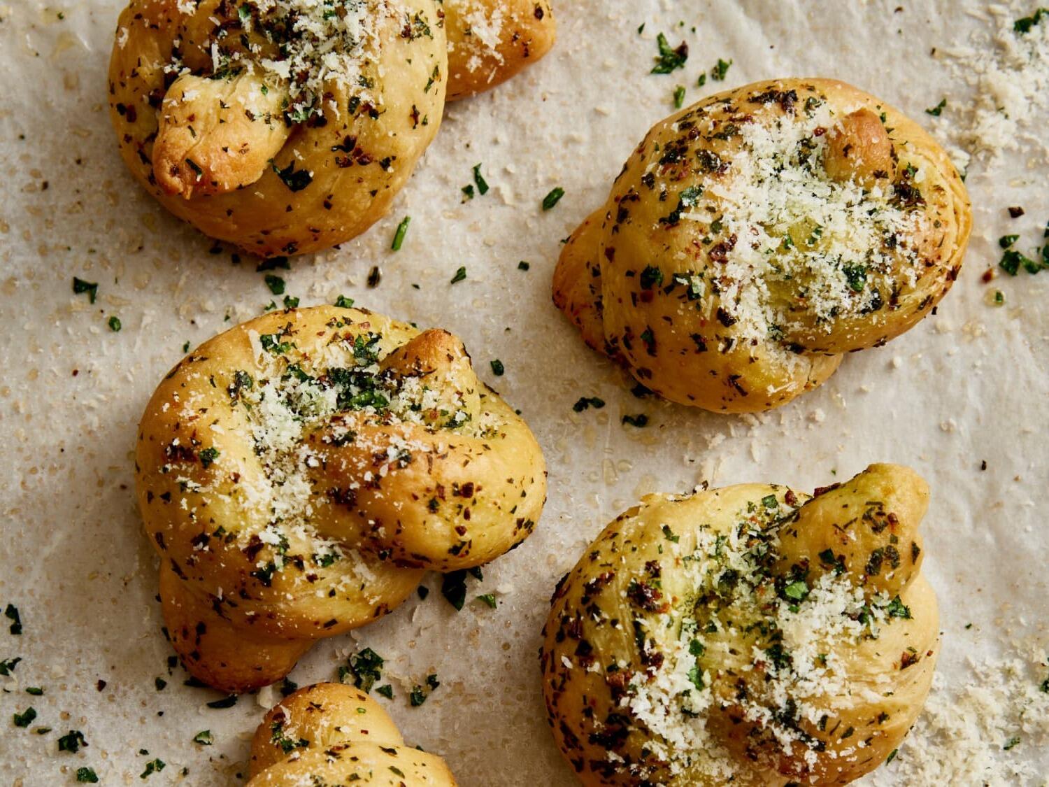 27-facts-about-garlic-knots