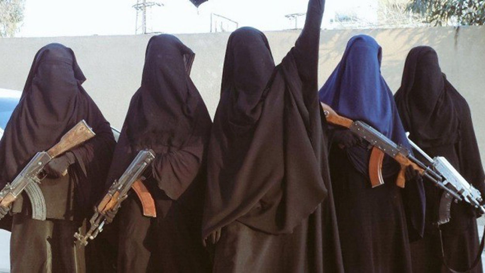 34-facts-about-female-isis-fighters