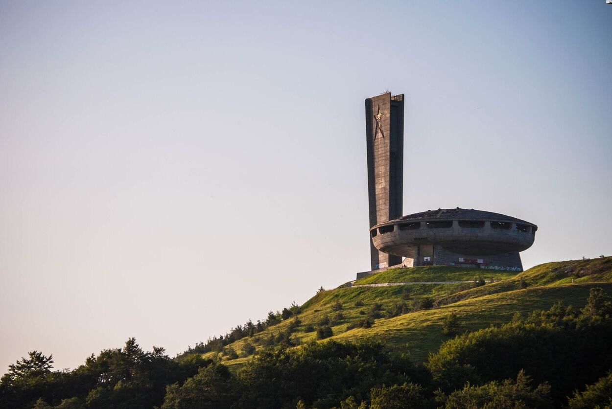 35-facts-about-abandoned-communist-monuments