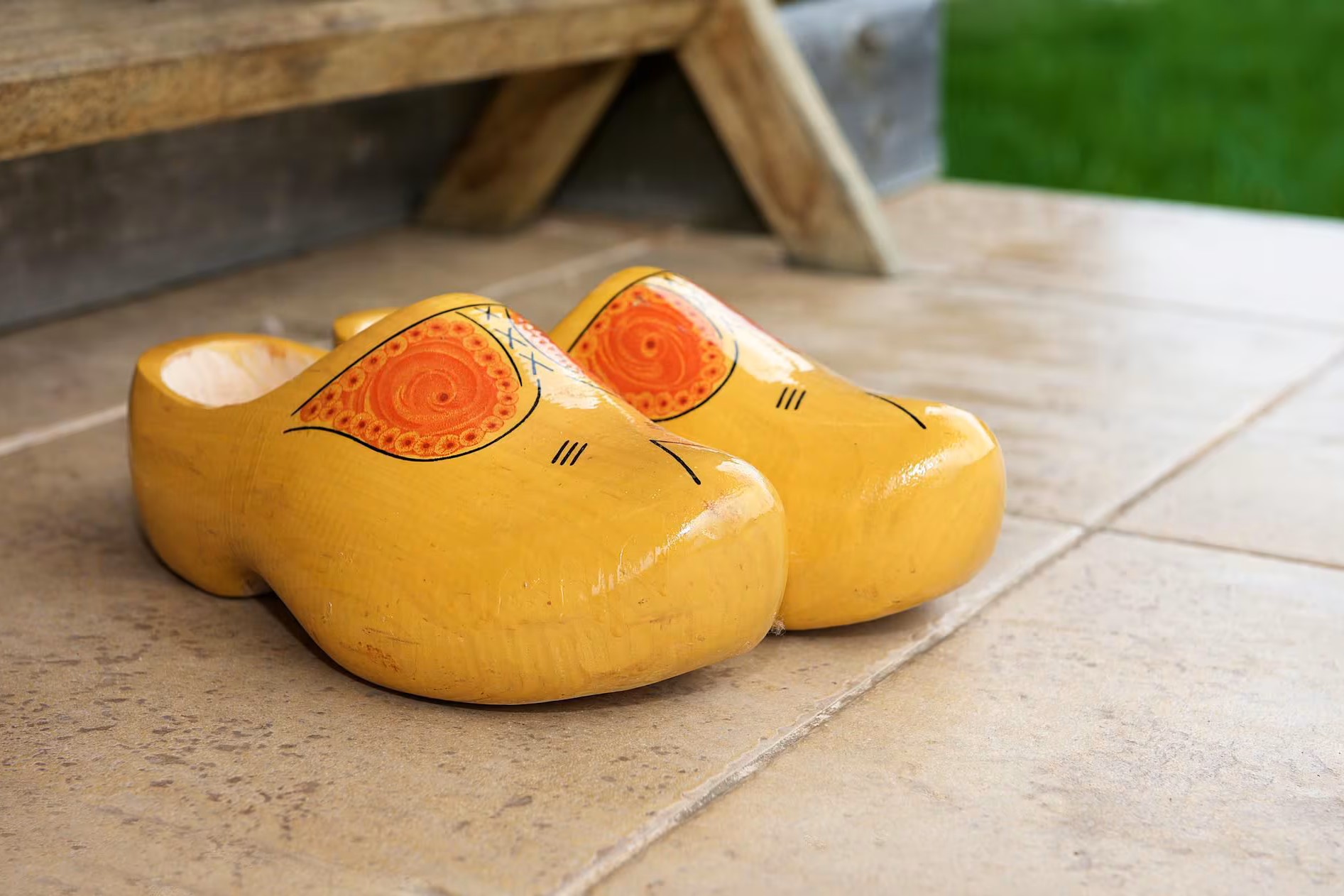 26-facts-about-clogs