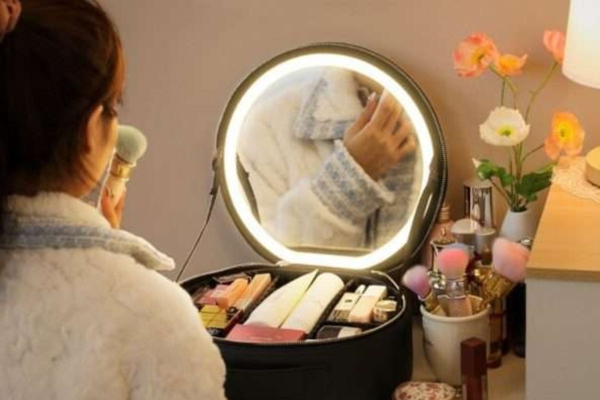 29-facts-about-makeup-bag-mirror