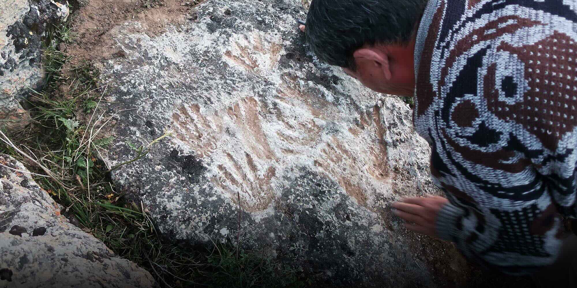 35-facts-about-prehistoric-handprints-tibet