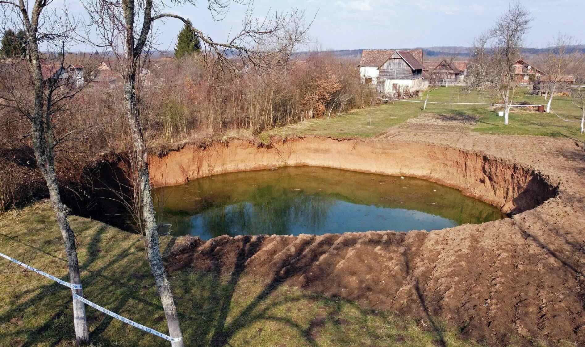 37-facts-about-mecencani-sinkhole