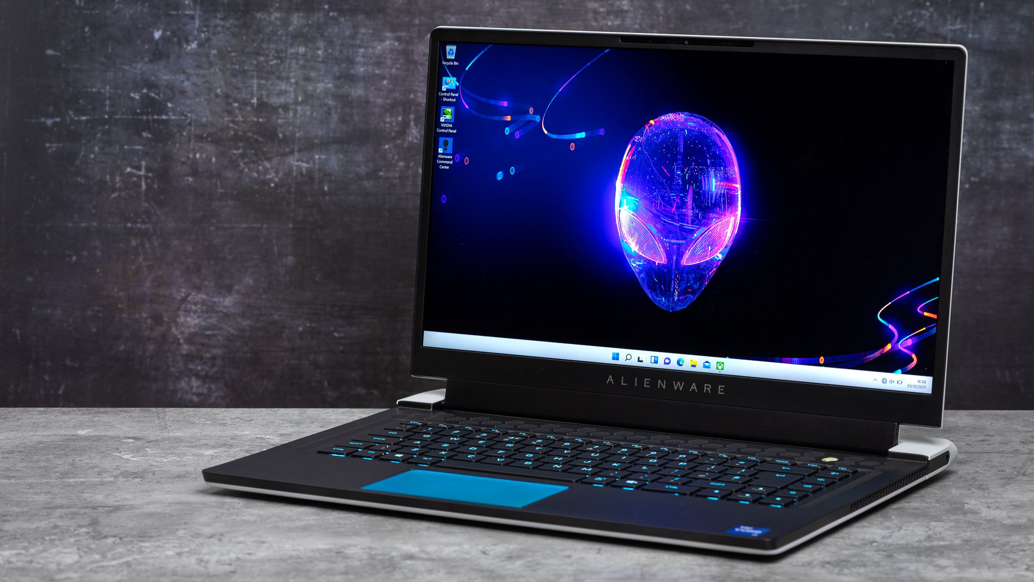 37-facts-about-alienware-x15