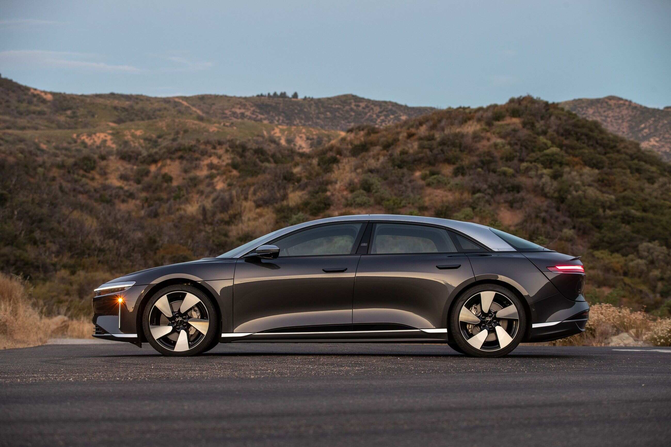 37-facts-about-lucid-air-grand-touring