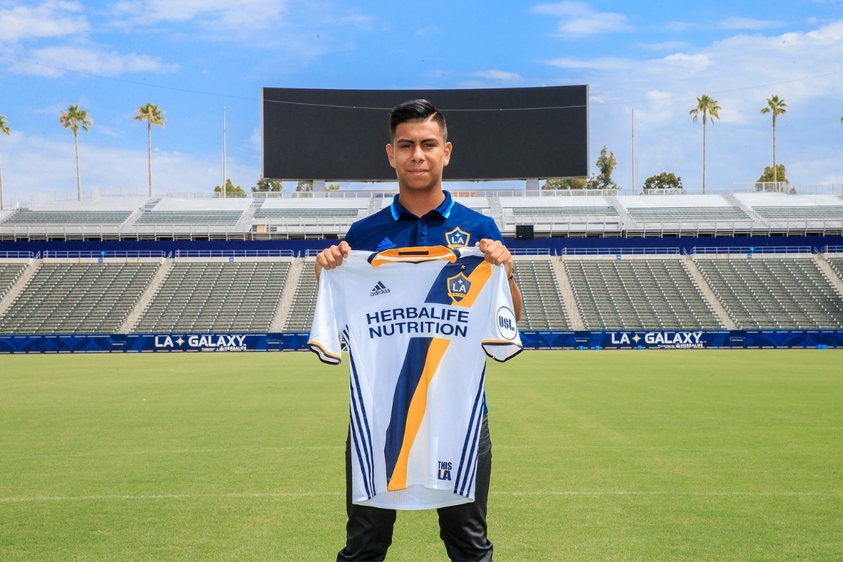8-facts-about-efrain-alvarez