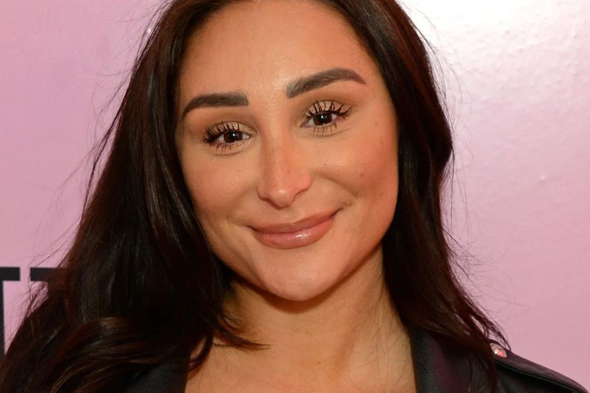 15-facts-about-coco-lodge-from-love-island