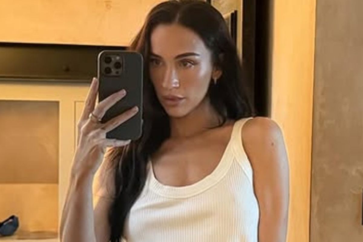 24 Facts About Emily Deahl 