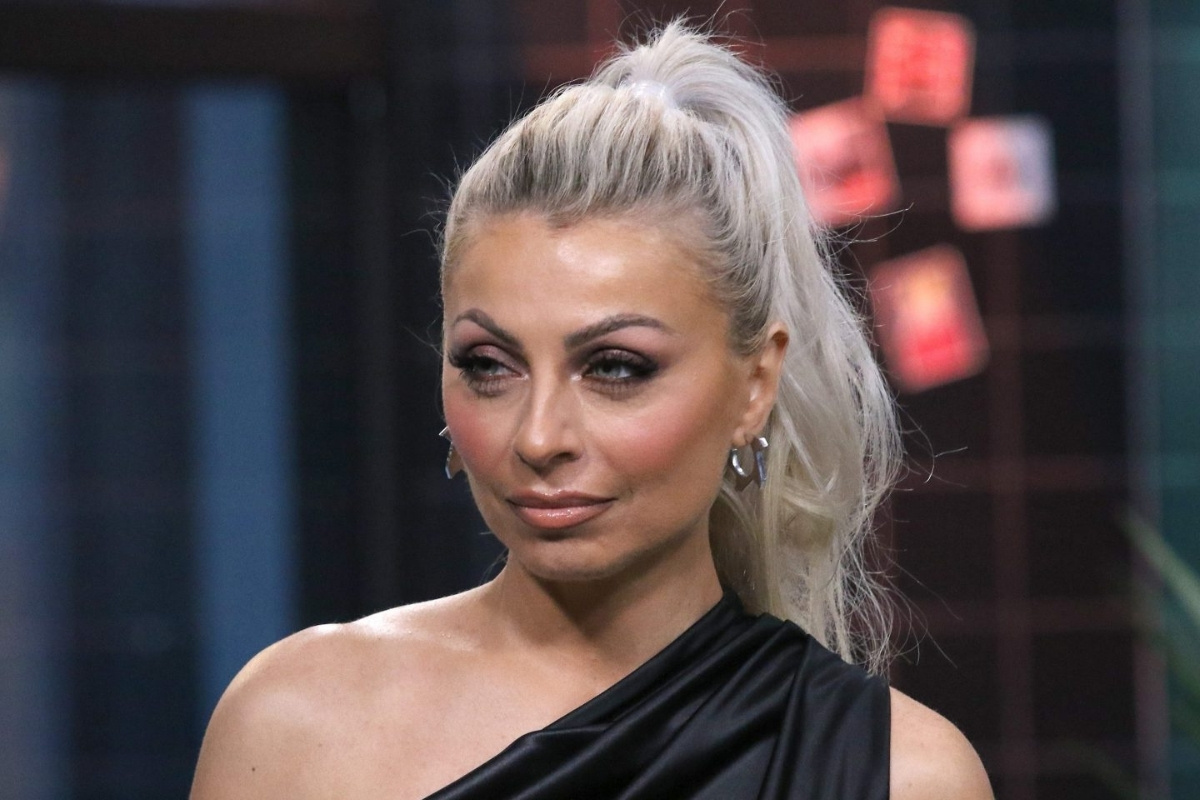 39-facts-about-evy-poumpouras