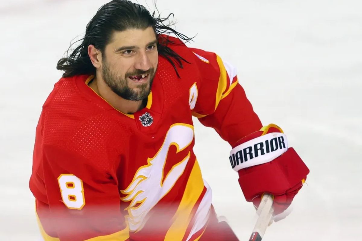 25 Facts About Chris Tanev 