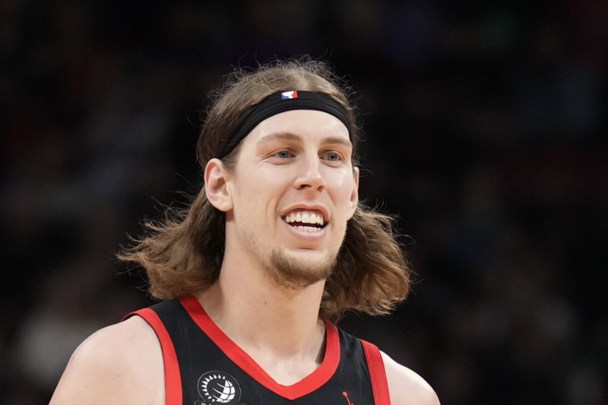 25 Facts About Kelly Olynyk 