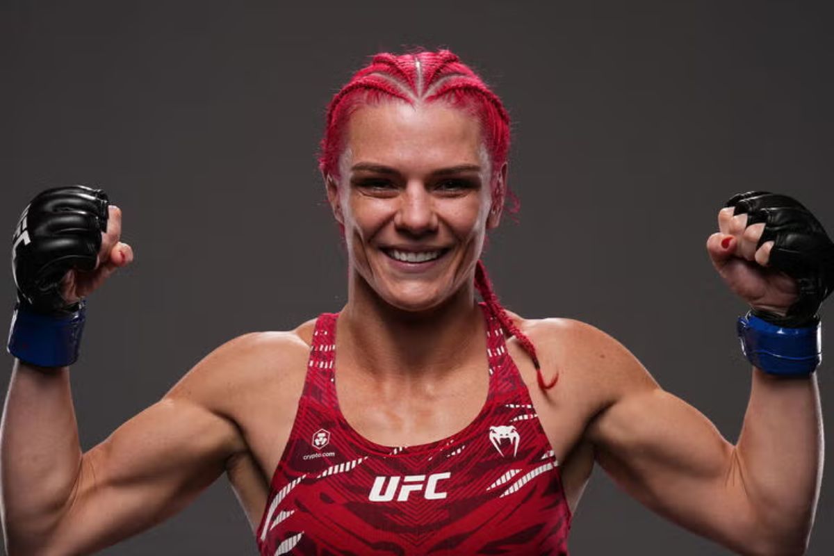 25 Facts About Gillian Robertson 