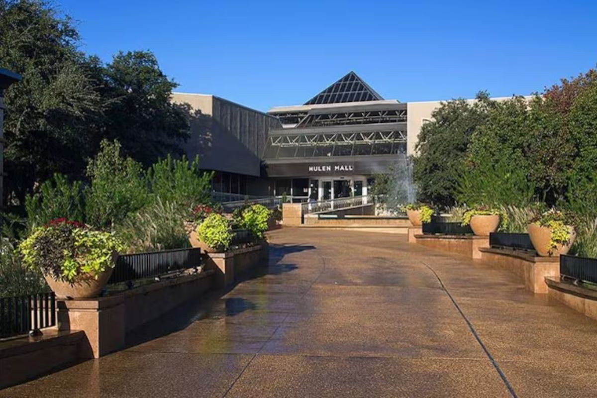 25 Facts About Hulen Mall 