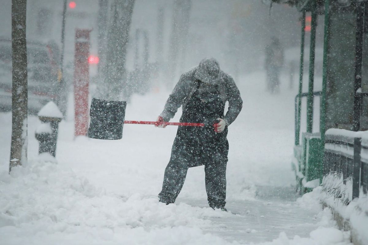 25 Facts About Shoveling Snow 