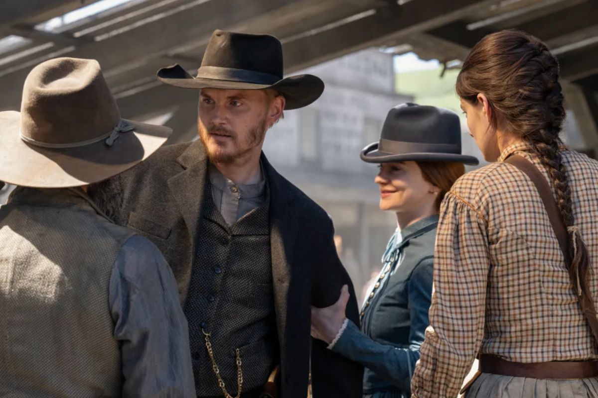 25 Facts About The Abandons TV Series 