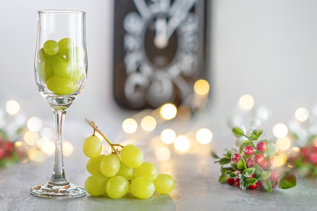 25 Facts About Eating 12 Grapes 