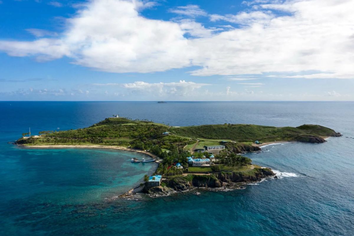 25 Facts About Epstein Island 