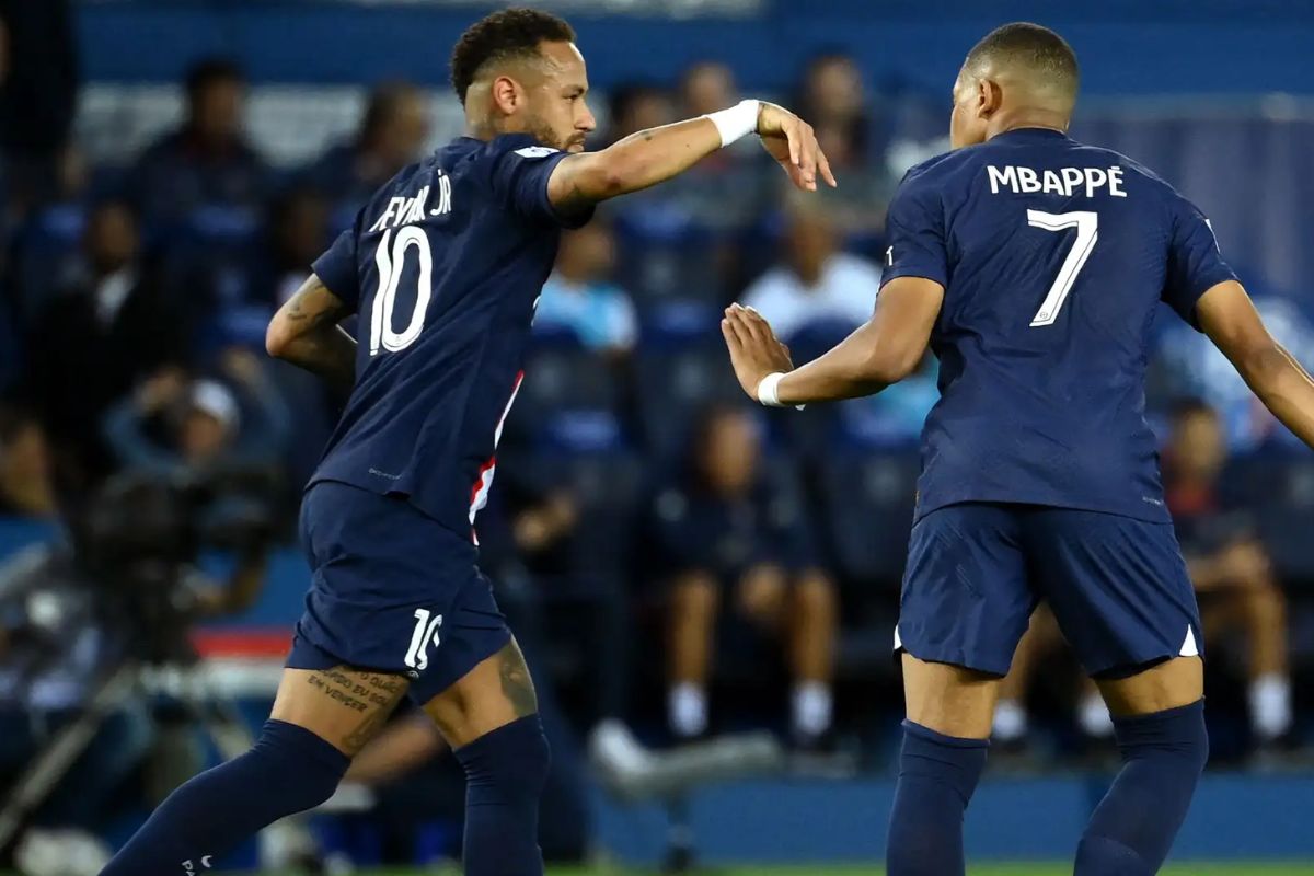 25 Facts About Football On TV Today 