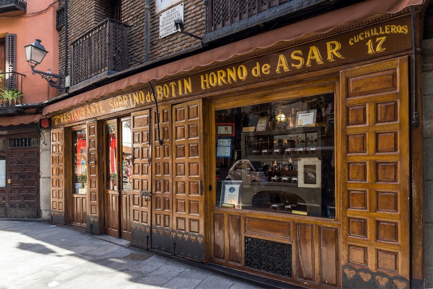 25-facts-about-the-oldest-restaurant-in-the-world