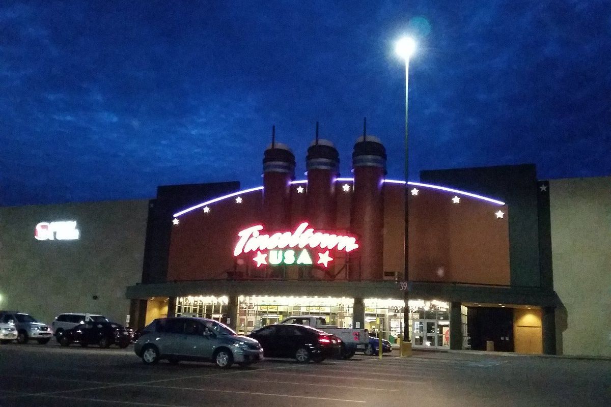 25 Facts About Tinsel Town Movie 